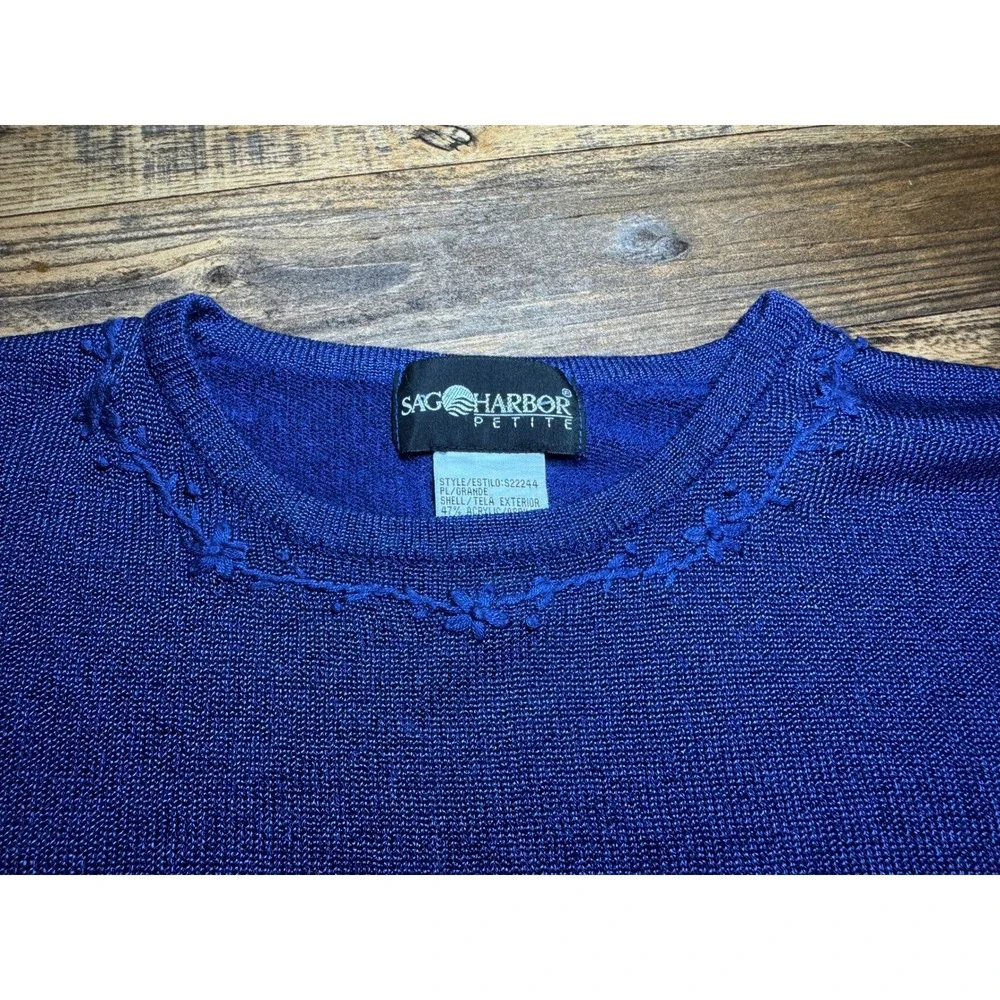 Sag‎ Harbor Sz Petite Large LP Blue Knit Top Short Sleeve Embellished Neckline - Picture 3 of 6